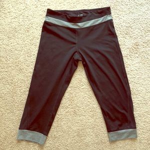 Black cropped leggings